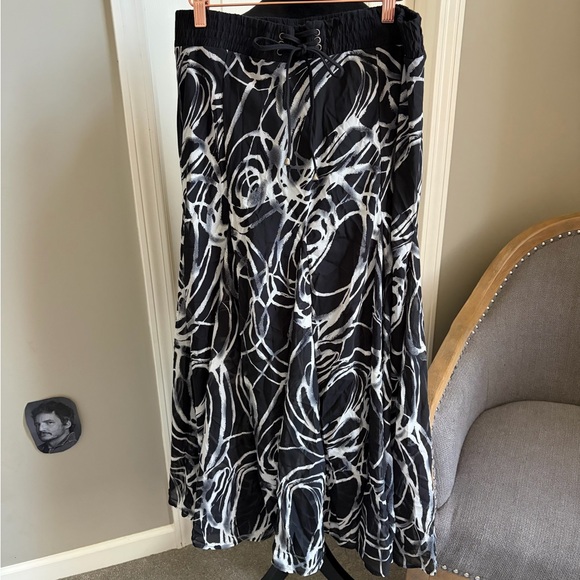 Lapis Dresses & Skirts - Lapis Black and White Abstract Maxi Skirt